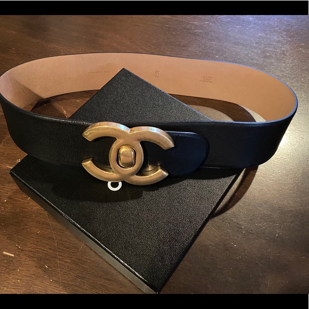 Chanel large leather black CC Logo Turn-lock Belt - Picture 7 of 8